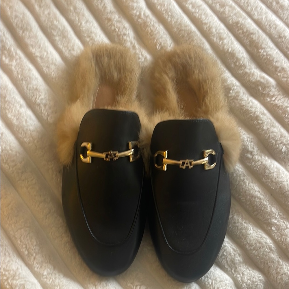 Elegant Black Fur-Trimmed Loafers